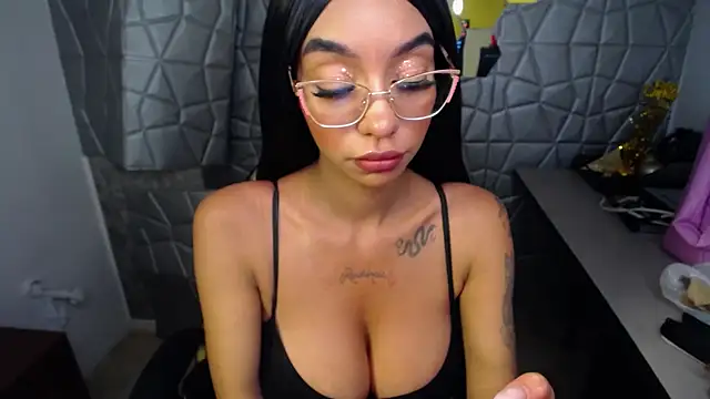 Snapshot of Tiffanny chatting on March 4, 2025, 6:39 pm Tiffanny online show from March 4, 2025, 6:39 pm