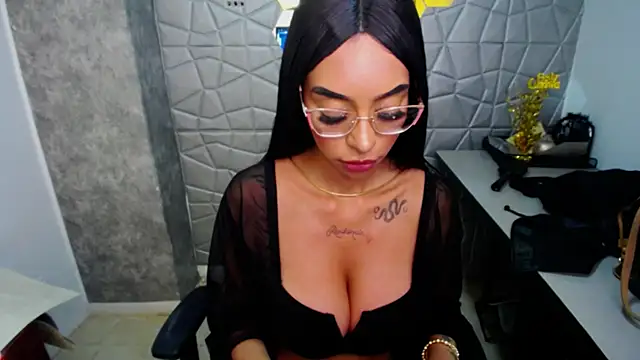 Snapshot of Tiffanny chatting on March 9, 2025, 3:49 pm Tiffanny online show from March 9, 2025, 3:49 pm