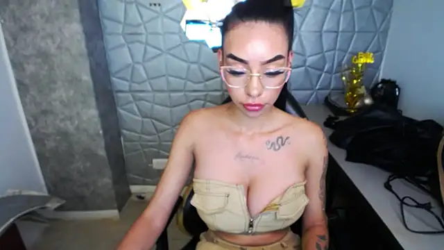 Snapshot of Tiffanny chatting on March 11, 2025, 6:41 pm Tiffanny online show from March 11, 2025, 6:41 pm