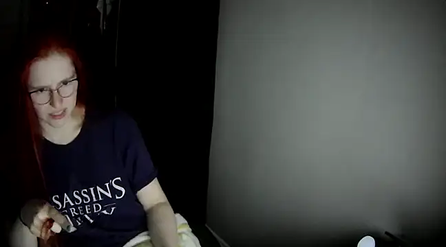 Snapshot of LilyFoxxx chatting on December 8, 2024, 5:29 am LilyFoxxx online show from December 8, 2024, 5:29 am