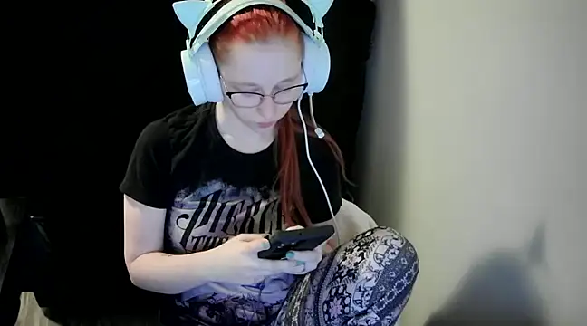 Snapshot of LilyFoxxx chatting on December 15, 2024, 5:34 am LilyFoxxx online show from December 15, 2024, 5:34 am