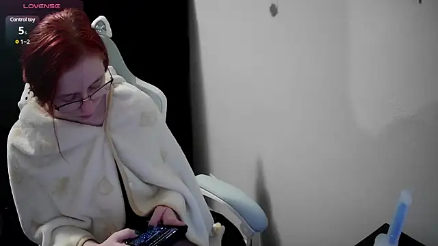 Snapshot of LilyFoxxx chatting on December 28, 2024, 5:23 am LilyFoxxx online show from December 28, 2024, 5:23 am