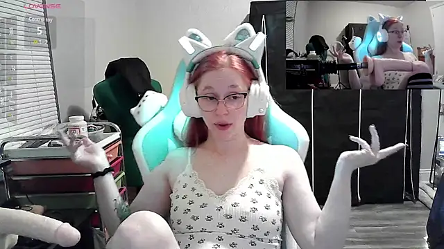 Snapshot of LilyFoxxx chatting on January 5, 2025, 3:53 am LilyFoxxx online show from January 5, 2025, 3:53 am