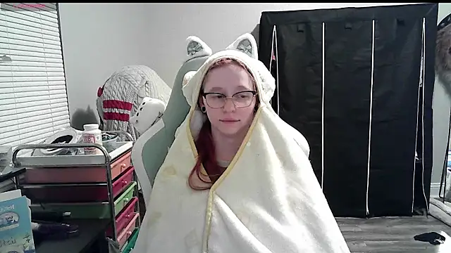 Snapshot of LilyFoxxx chatting on January 11, 2025, 4:27 am LilyFoxxx online show from January 11, 2025, 4:27 am