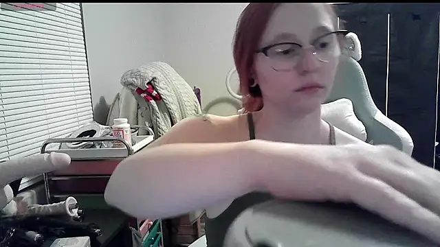 Snapshot of LilyFoxxx chatting on January 19, 2025, 4:12 am LilyFoxxx online show from January 19, 2025, 4:12 am