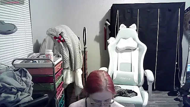 Snapshot of LilyFoxxx chatting on January 19, 2025, 7:15 am LilyFoxxx online show from January 19, 2025, 7:15 am