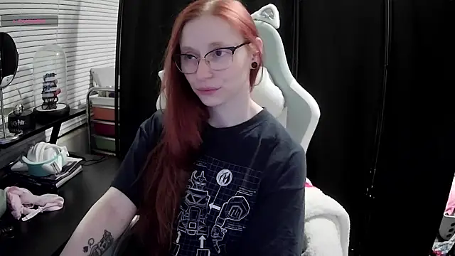 Snapshot of LilyFoxxx chatting on February 15, 2025, 8:11 am LilyFoxxx online show from February 15, 2025, 8:11 am