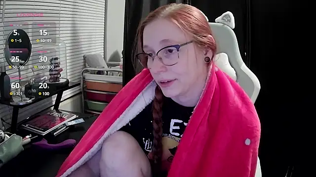 Snapshot of LilyFoxxx chatting on February 21, 2025, 4:29 am LilyFoxxx online show from February 21, 2025, 4:29 am