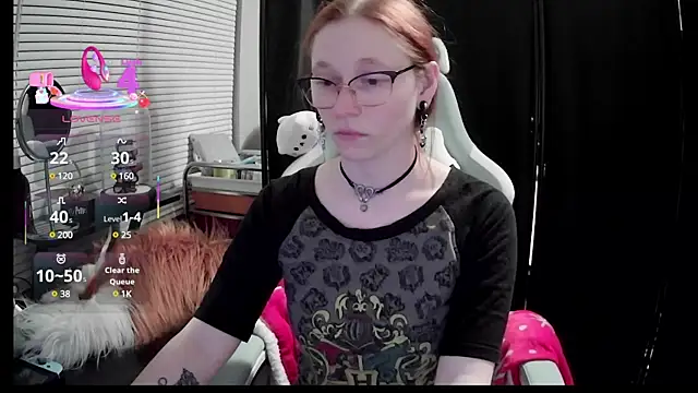 Snapshot of LilyFoxxx chatting on March 5, 2025, 4:24 am LilyFoxxx online show from March 5, 2025, 4:24 am