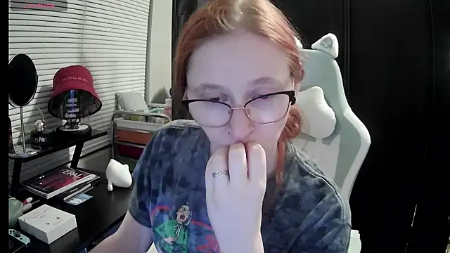 Snapshot of LilyFoxxx chatting on March 10, 2025, 3:23 am LilyFoxxx online show from March 10, 2025, 3:23 am