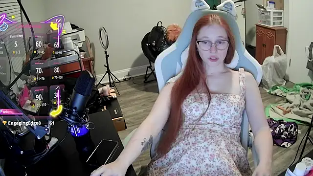 Snapshot of LilyFoxxx chatting on September 24, 2025, 3:21 am LilyFoxxx online show from September 24, 2025, 3:21 am