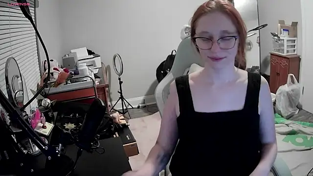 Snapshot of LilyFoxxx chatting on October 1, 2025, 3:12 am LilyFoxxx online show from October 1, 2025, 3:12 am