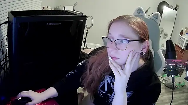 Snapshot of LilyFoxxx chatting on October 17, 2025, 3:10 am LilyFoxxx online show from October 17, 2025, 3:10 am