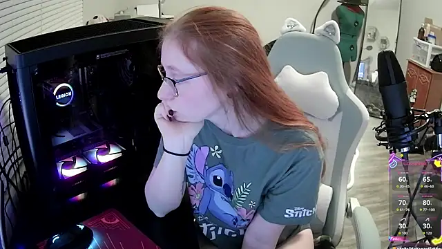 Snapshot of LilyFoxxx chatting on November 3, 2025, 4:14 am LilyFoxxx online show from November 3, 2025, 4:14 am