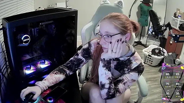 Snapshot of LilyFoxxx chatting on November 8, 2025, 4:56 am LilyFoxxx online show from November 8, 2025, 4:56 am