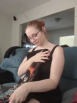 Snapshot of LilyFoxxx chatting on November 9, 2025, 8:07 pm LilyFoxxx online show from November 9, 2025, 8:07 pm