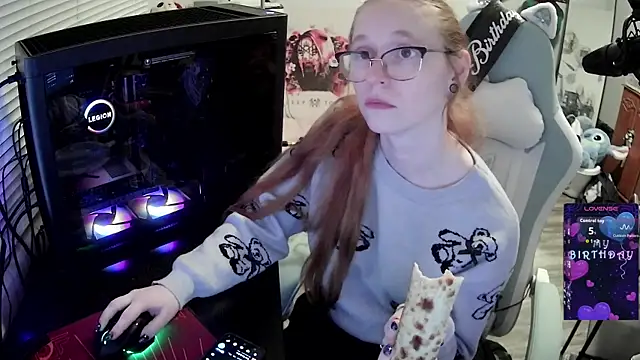 Snapshot of LilyFoxxx chatting on November 24, 2025, 4:23 am LilyFoxxx online show from November 24, 2025, 4:23 am