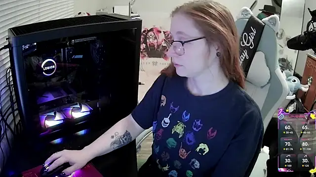 Snapshot of LilyFoxxx chatting on November 26, 2025, 4:13 am LilyFoxxx online show from November 26, 2025, 4:13 am