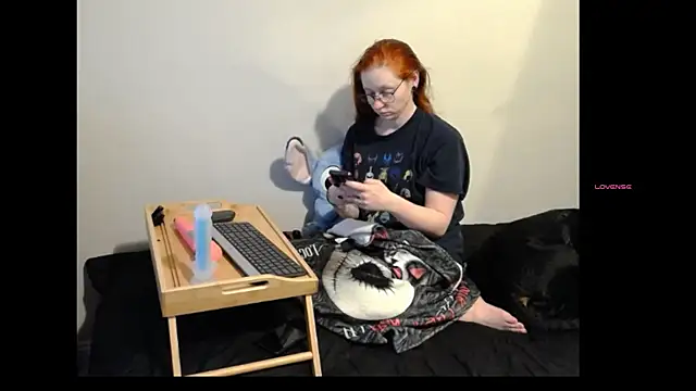 LilyFoxxx online show from April 8, 2026, 5:40 am