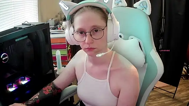 LilyFoxxx online show from July 3, 2026, 11:00 pm