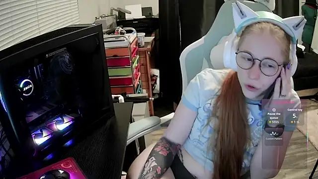 LilyFoxxx online show from July 22, 2026, 5:10 am
