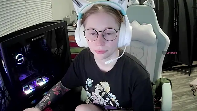 LilyFoxxx online show from July 25, 2026, 6:00 am