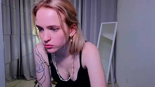 Snapshot of lolly_pie chatting on December 3, 2024, 5:23 pm lolly pie online show from December 3, 2024, 5:23 pm