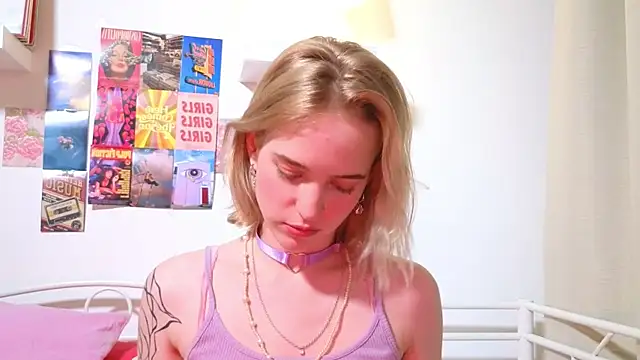 Snapshot of lolly_pie chatting on December 9, 2024, 7:07 pm lolly pie online show from December 9, 2024, 7:07 pm