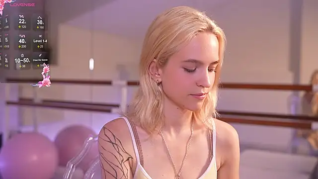 Snapshot of lolly_pie chatting on October 10, 2025, 3:55 pm lolly pie online show from October 10, 2025, 3:55 pm