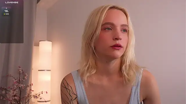 Snapshot of lolly_pie chatting on November 18, 2025, 4:00 pm lolly pie online show from November 18, 2025, 4:00 pm