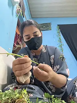 Snapshot of Black_Glow chatting on January 23, 2025, 4:41 am Black Glow online show from January 23, 2025, 4:41 am