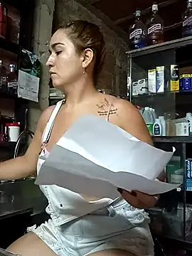 Snapshot of alexax0 chatting on February 5, 2025, 10:44 pm alexax0 online show from February 5, 2025, 10:44 pm