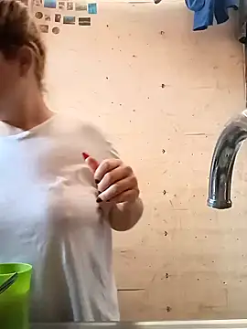 Snapshot of alexax0 chatting on February 12, 2025, 3:05 pm alexax0 online show from February 12, 2025, 3:05 pm