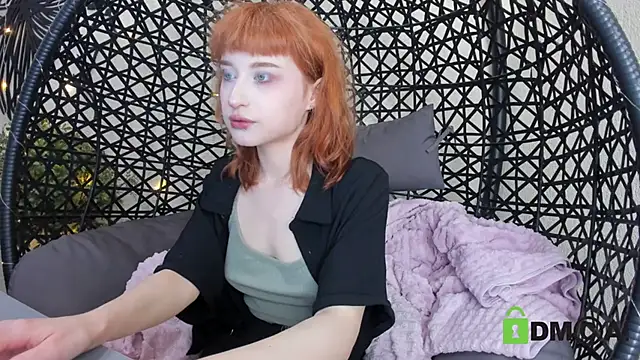 Snapshot of ElizaNik_ chatting on December 4, 2025, 6:12 am ElizaNik online show from December 4, 2025, 6:12 am