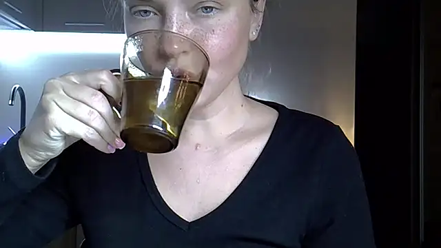 Lucky Anna online show from February 10, 2026, 9:41 pm