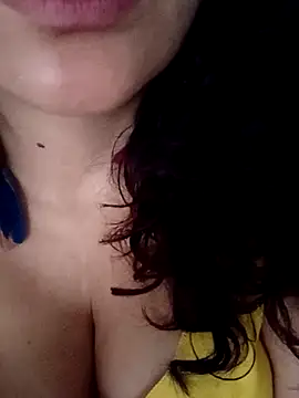 Lunavega1 online show from November 7, 2025, 9:37 pm