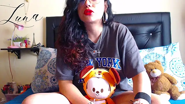 Lunavega1 online show from February 5, 2026, 4:33 pm