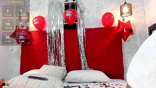 Snapshot of SilvannaFit chatting on February 14, 2025, 10:58 pm SilvannaFit online show from February 14, 2025, 10:58 pm