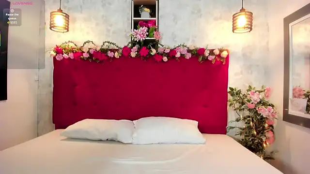 Snapshot of SilvannaFit chatting on September 24, 2025, 11:57 am SilvannaFit online show from September 24, 2025, 11:57 am