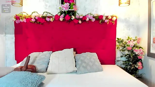 Snapshot of SilvannaFit chatting on September 25, 2025, 12:09 pm SilvannaFit online show from September 25, 2025, 12:09 pm