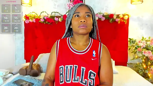 Snapshot of SilvannaFit chatting on October 6, 2025, 12:02 pm SilvannaFit online show from October 6, 2025, 12:02 pm