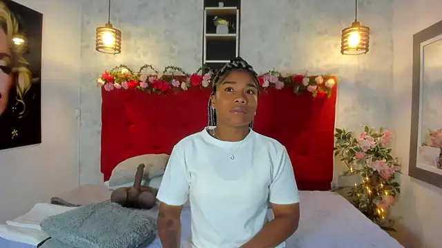 Snapshot of SilvannaFit chatting on October 16, 2025, 12:06 pm SilvannaFit online show from October 16, 2025, 12:06 pm