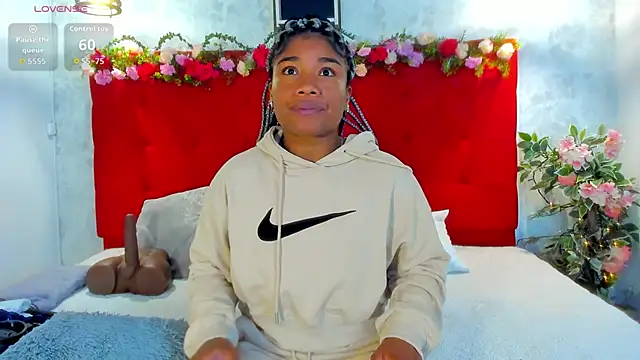 Snapshot of SilvannaFit chatting on October 17, 2025, 11:46 am SilvannaFit online show from October 17, 2025, 11:46 am