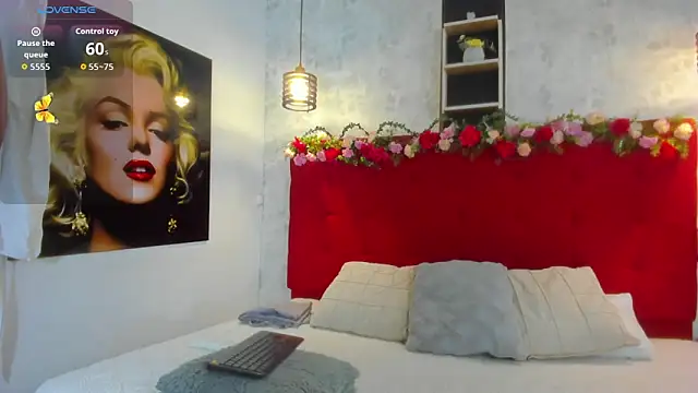 Snapshot of SilvannaFit chatting on October 24, 2025, 12:12 pm SilvannaFit online show from October 24, 2025, 12:12 pm