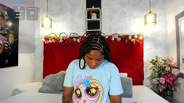 Snapshot of SilvannaFit chatting on October 29, 2025, 12:07 pm SilvannaFit online show from October 29, 2025, 12:07 pm