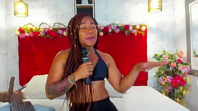 Snapshot of SilvannaFit chatting on November 13, 2025, 12:15 pm SilvannaFit online show from November 13, 2025, 12:15 pm