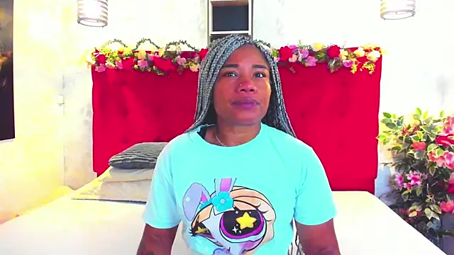 Snapshot of SilvannaFit chatting on June 14, 2026, 9:22 am SilvannaFit online show from June 14, 2026, 9:22 am