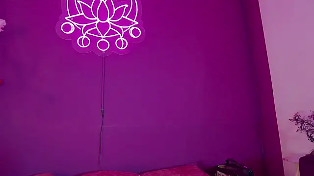 Lunamistyc online show from March 3, 2025, 7:49 pm