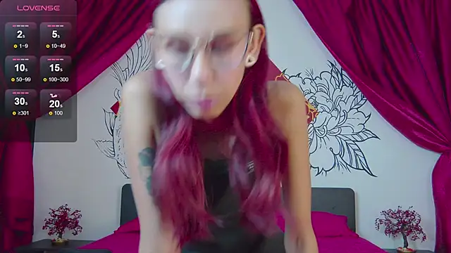 Lunamistyc online show from September 12, 2025, 7:36 pm