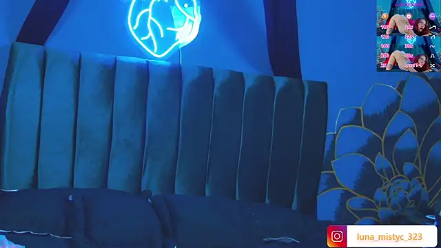 Lunamistyc online show from November 28, 2025, 7:49 pm